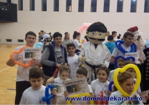 Domnul de Karate și copiii la activitate